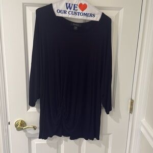 Karen Kane 2x Good Condition Black 2X Top with Design host pick